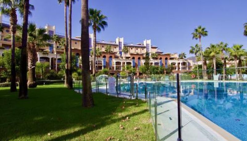 Informacje - SPA con jacuzzi  con piscina interior y exterior 797 HOLIDAY RENTALS - BELLAGIO- Elegante piso para 6 a 1 min de la playa