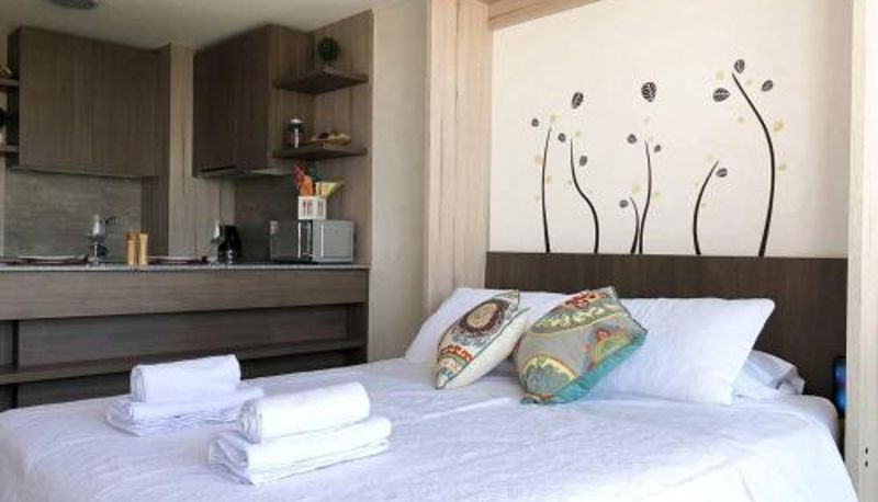 Info - & Gym  Pool Charming Studio - w/Mountain View