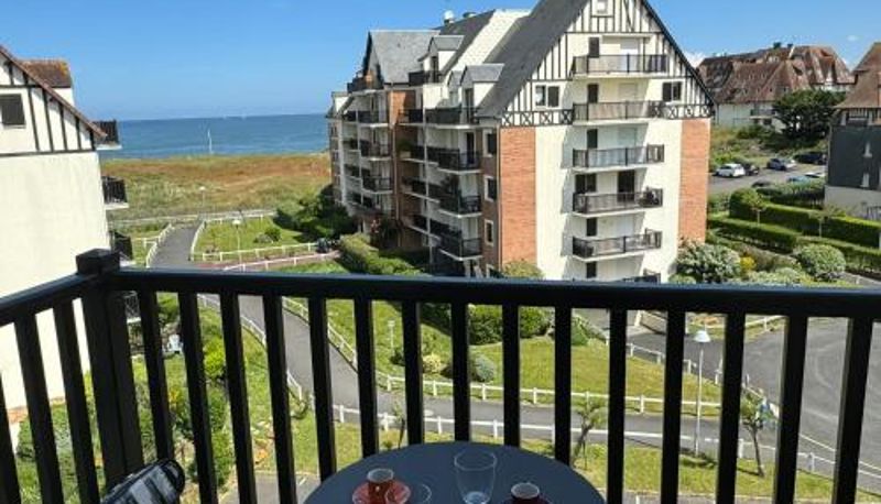 Info - Cabourg - FR-1-487-369  face mer Appartement rénové 2 pièces