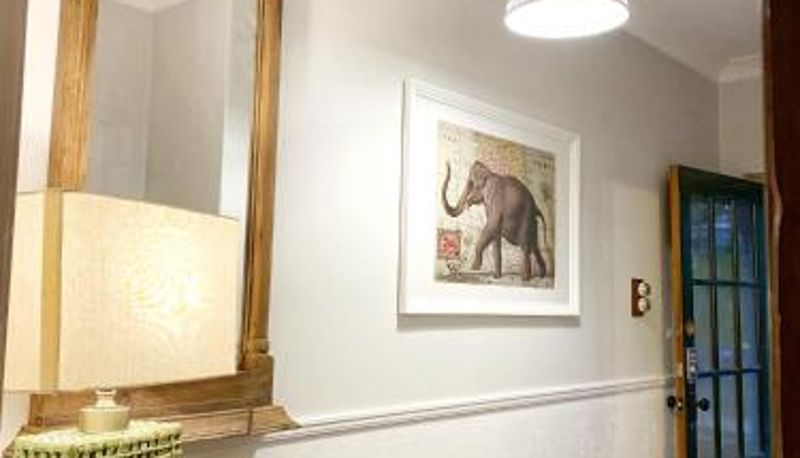 Info - Hollidge House 5 Star Luxury Apartments