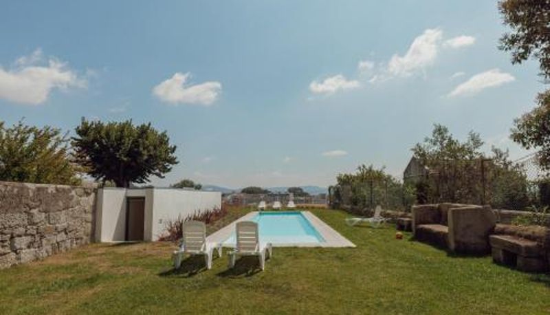 Appartement - Home With a Pool by Vacationy