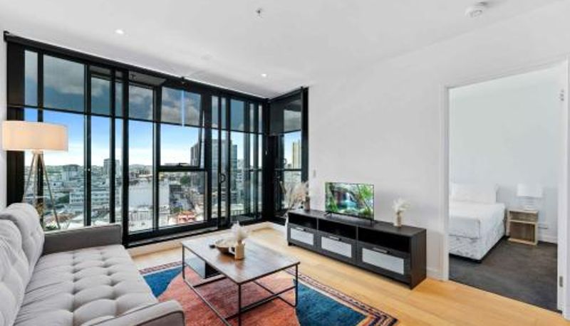 Informacje - Modern 1BR Apt with Gym Pool & Wifi