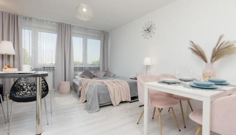 Info - Bright & Cozy Studio near Metro Marymont by Heyrent