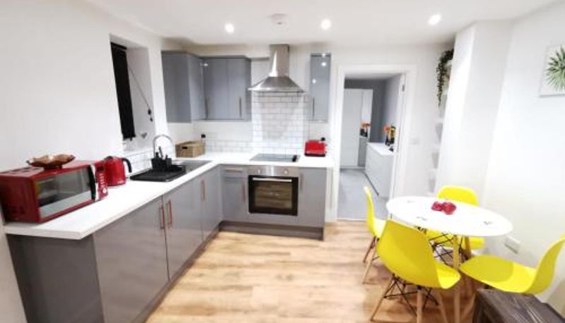 Kuchnia - 4 sleeps and travel cot- close to beach and restaurants