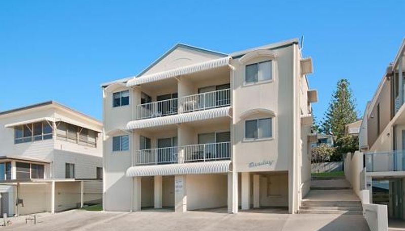 Apartment - Boorolong 1 - Beachfront Apartment with Convent Beach Views - Holiday Yamba