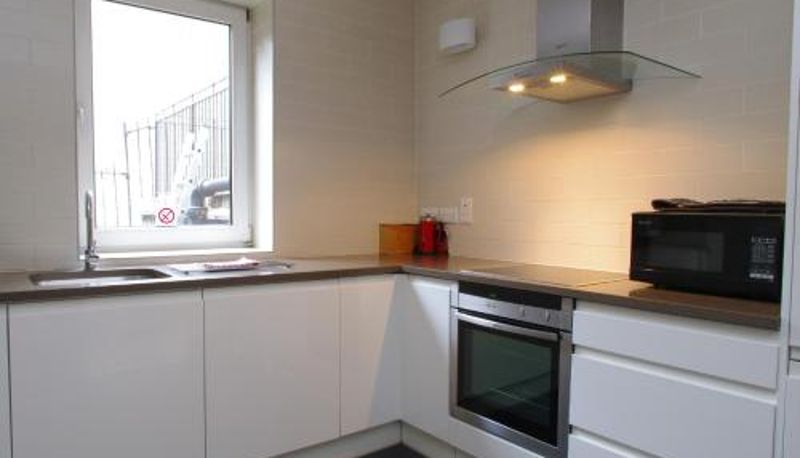 Daire - 4 min to Waterloo Spacious 275 sqm Apartment with King Beds