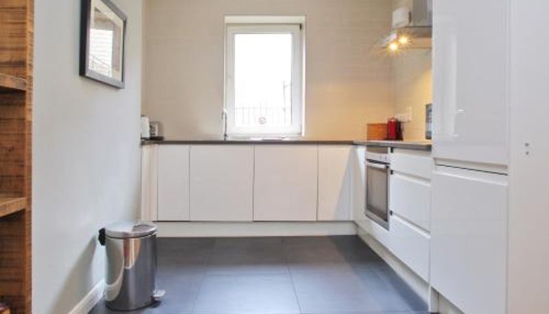 Mutfak - 4 min to Waterloo Spacious 275 sqm Apartment with King Beds