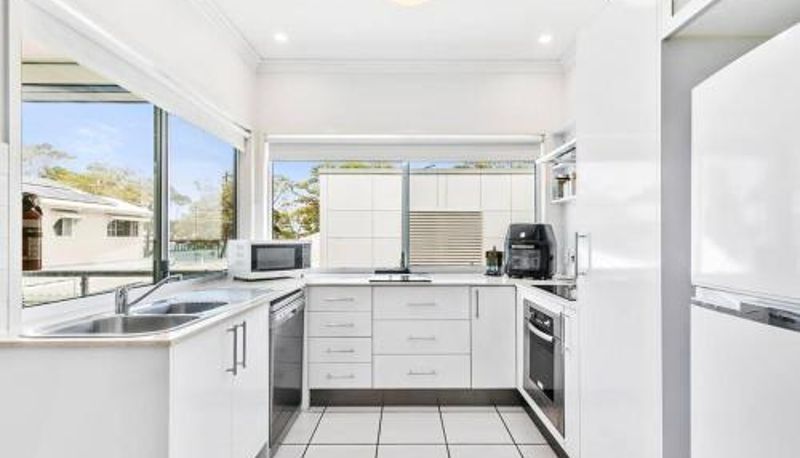 Info - Smooth Sailing -Modern 2 bedroom apartment!