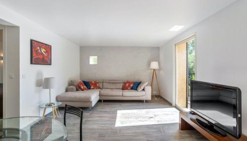 Info - Appartement confortable à Hyères avec piscine privée
