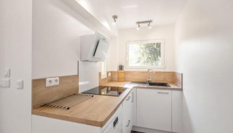Cucina - Appartement confortable à Hyères avec piscine privée