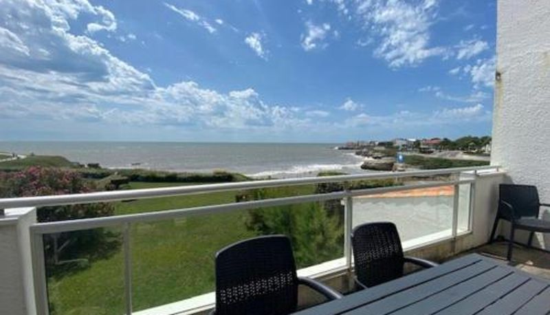 Informacje - Appartement moderne avec terrasse et garage à Royan - FR-1-494-65