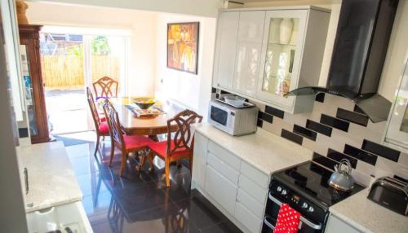 Info - Rare London 6bedroom House
