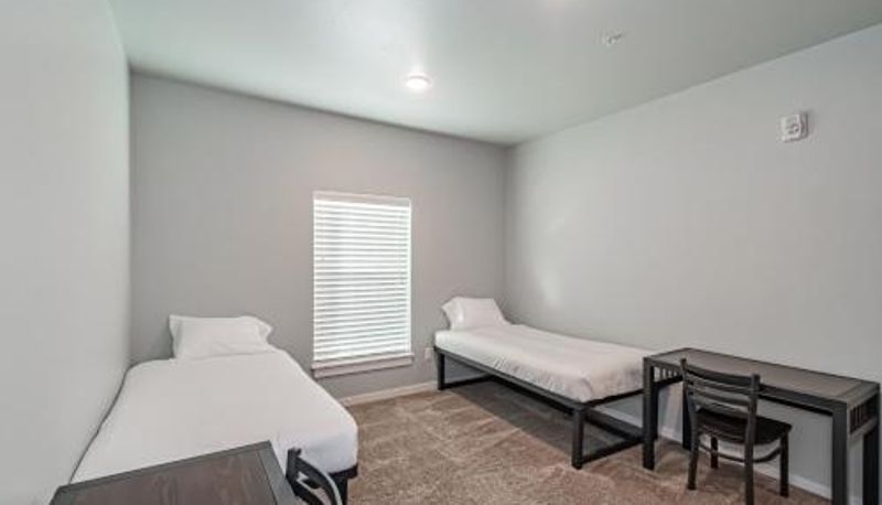 Apartment - Bringham's Mill Apartments Perfect for Groups Full Kitchen Gym and Free Parking