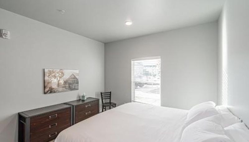 Apartment - Bringham's Mill Apartments Perfect for Groups Full Kitchen Gym and Free Parking