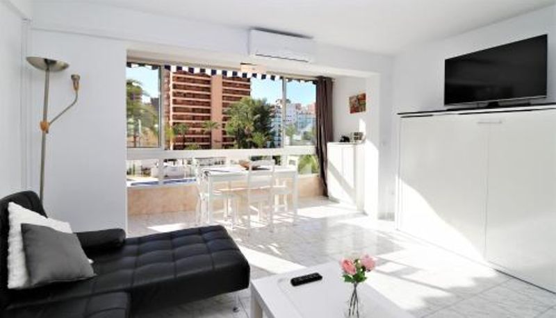 インフォメーションセンター - Versalles Pool Levante