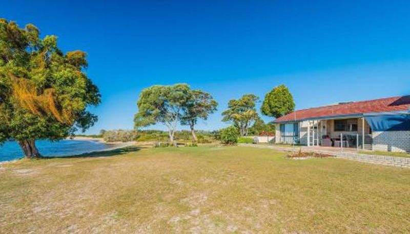 Pokój typu standard - Peninsula Court Unit 10 - Waterfront Unit with Pool & River Views - Holiday Yamba