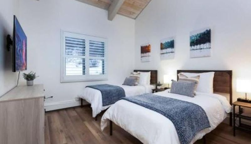 Standart oda - 2 BA with Pool & Hot Tub - Stunning Mountain Views! Updated 3 BR