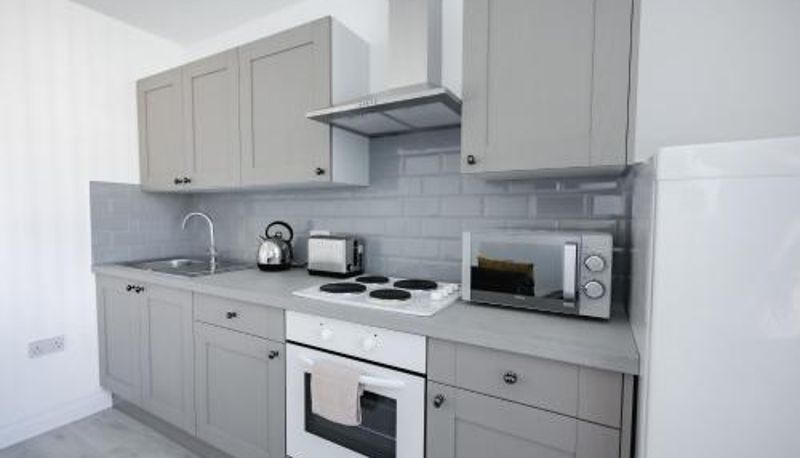 Apartament - 1 Bed Apt near Hospital and Stadium Free Parking Work or Leisure