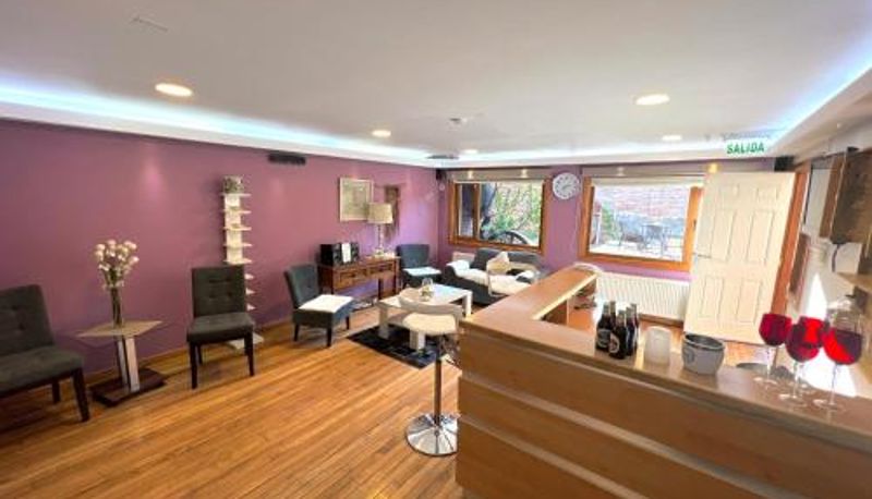 Daire - Incredible Downtown Duplex with Interior Backyard