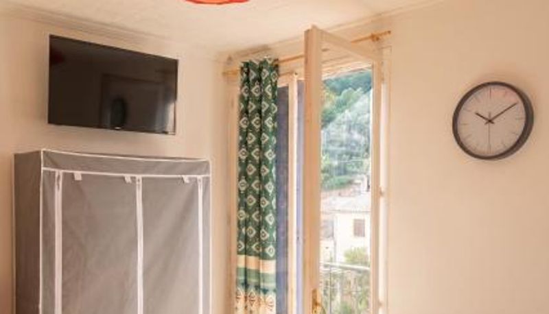 Room - 17 m² + Balcon  Rennes les bains Studio confortable