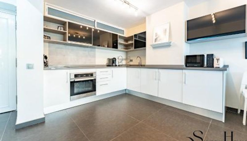 Daire - Sleeps 3  Pool Stylish Retreat 1Bed