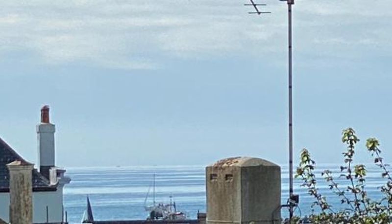 Apartment - Duke of Monmouth penthouse luxury apartment Lyme Regis 3 bedroom parking Hot tub Garden dog friendly
