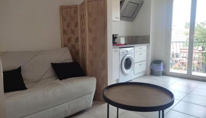 Info - Bright studio 8 minutes walk from the beach