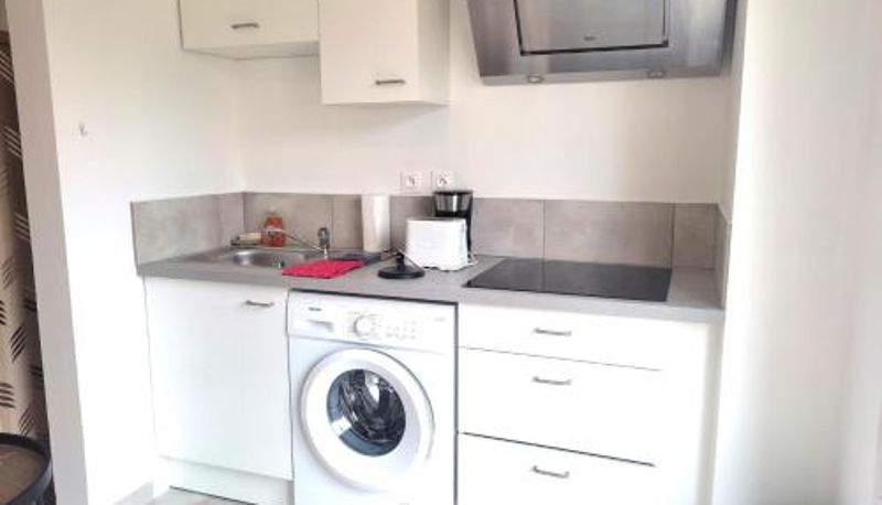 Camera standard - Bright studio 8 minutes walk from the beach