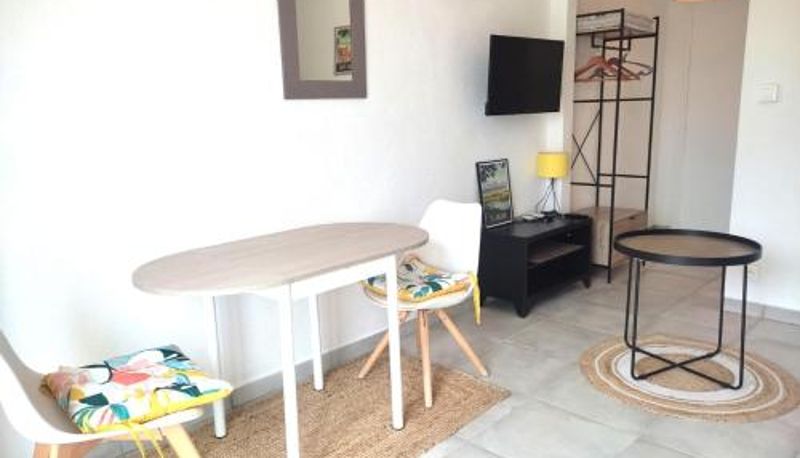 Camera standard - Bright studio 8 minutes walk from the beach