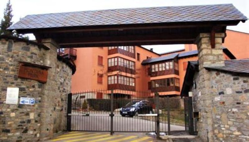 Appartement - Apartamento con piscina en Enveitg