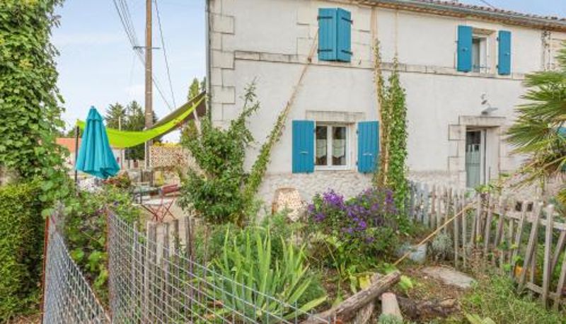 Info - terrasse  45 m² Appartement accueillant à Mortagne-sur-Gironde