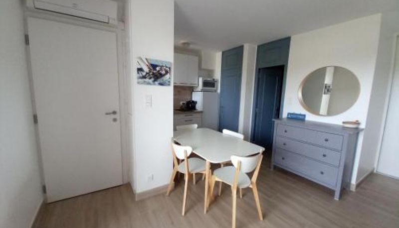 Appartement - proche St Tropez  terrasse  wifi  climatisation  studio neuf face à la plage Marines de Cogolin