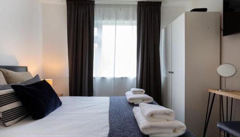 Standard room - beach 5-min walk 1-Bedroom Apartment with a Private Garden