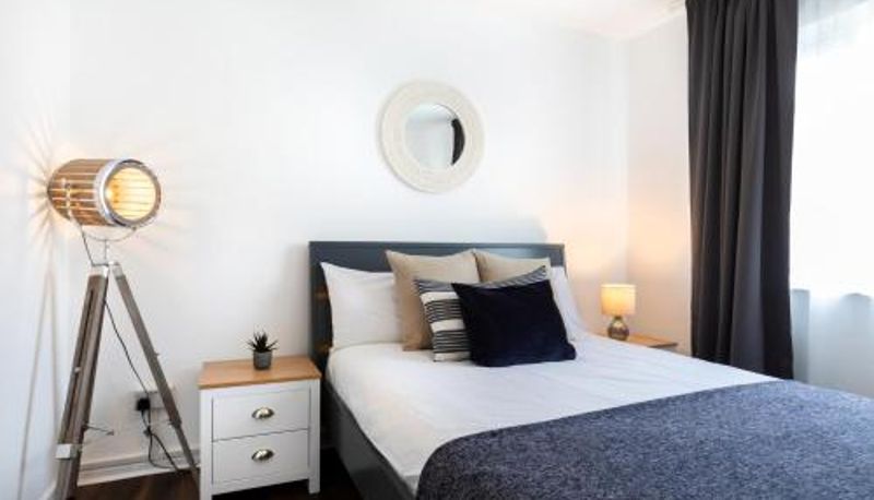 Apartment - beach 5-min walk 1-Bedroom Apartment with a Private Garden