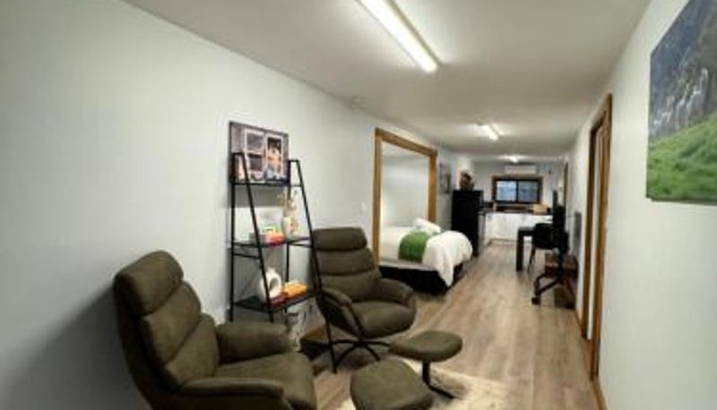 Camera standard - GORGE Chocolates Tiny House