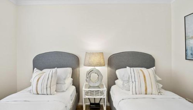 Apartment - Regency 3 Bedroom Central Town House