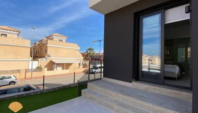 Appartement - Beautiful new south facing bungalow with large terrace