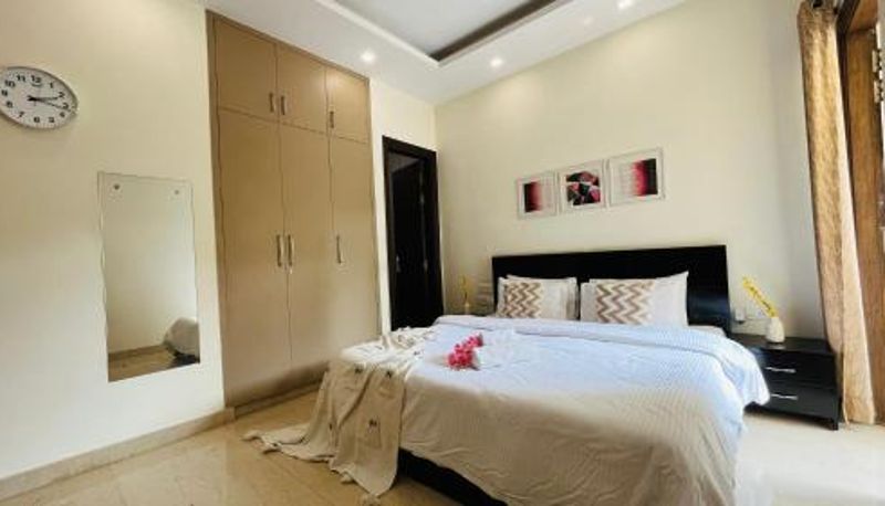 Info - Lift  Balcony BluO Classic Studio DLF CyberCity - Kitchen