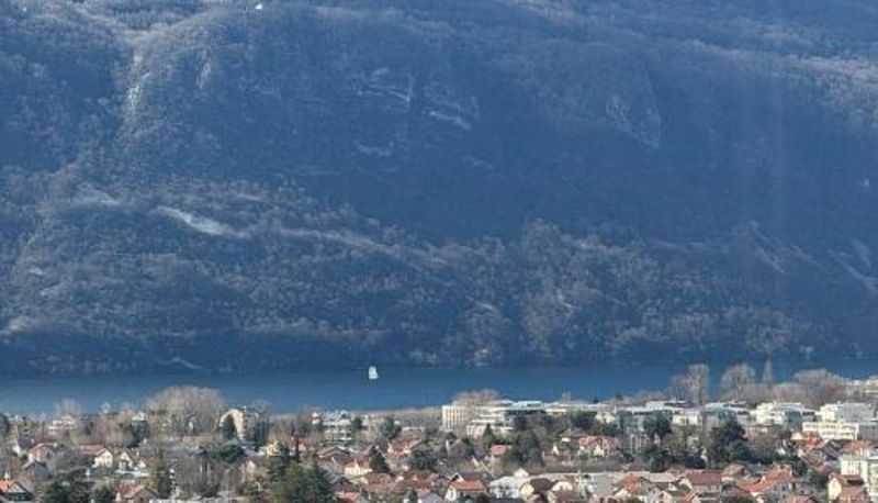 Standart oda - parking et proche Thermes Chevalley Joli studio avec vue lac