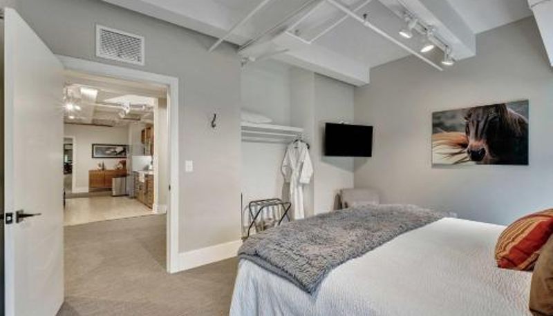 Suite - Music City Suite 6BR by Maddox Hotel