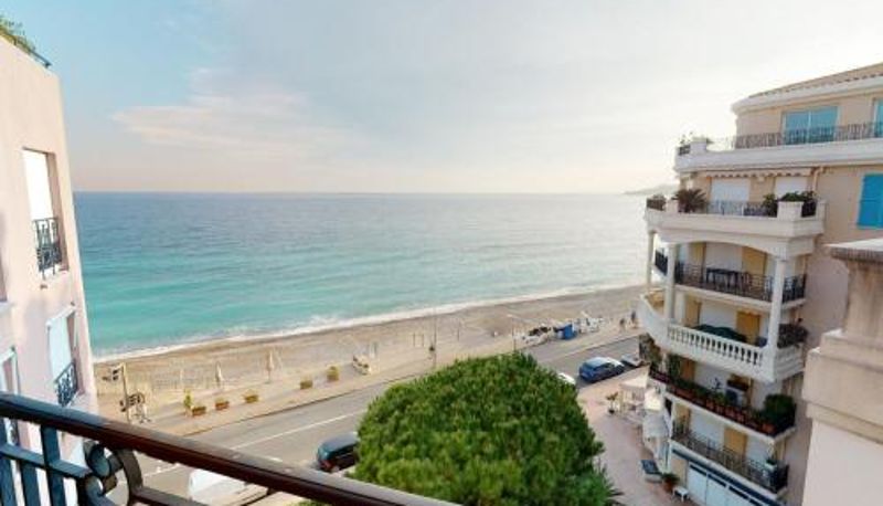 Info - piscine et spa en centre-ville à Menton  parking Grand 2P face mer avec balcon