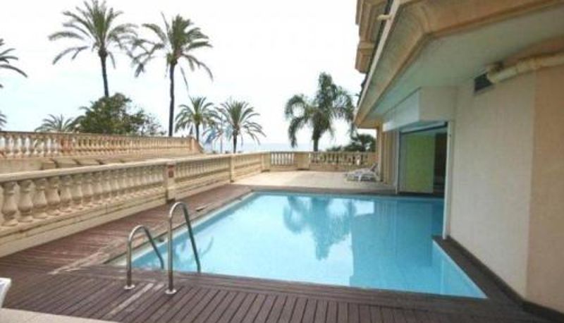 Standart oda - piscine et spa en centre-ville à Menton  parking Grand 2P face mer avec balcon