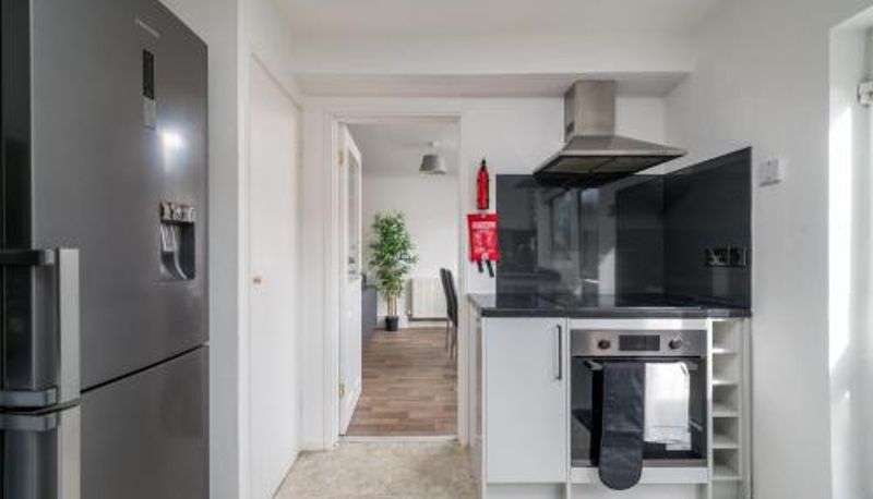 Apartment - WiFi  Free Off Street Parking for 2 Cars  Garden Skyvillion-STEVENAGE Amazing 3Bed House