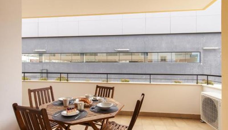Apartament - A04 - Large Modern 1 bed Apartment with Pool