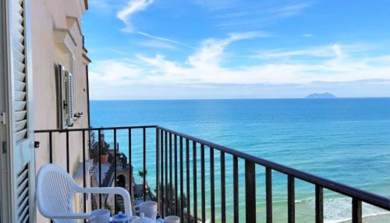 Terraza - holidaycasa Brandy- A picco sul mare
