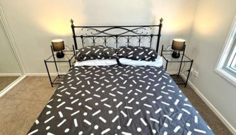 Standart oda - 2 Car Spaces Spacious Braddon 2BD - Ground Floor