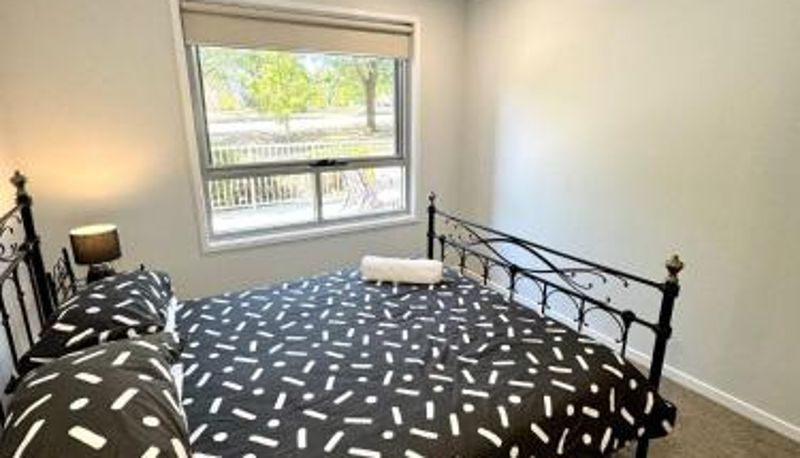 Standart oda - 2 Car Spaces Spacious Braddon 2BD - Ground Floor