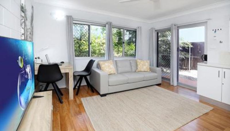 Info - Budget-Friendly One-Bedroom Unit Close to City