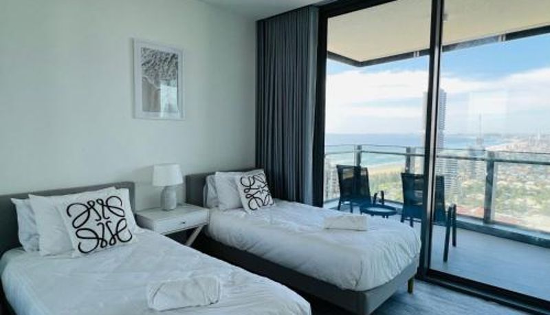 Standard room - Signature Broadbeach Ocean Views Apartment - CoastHM