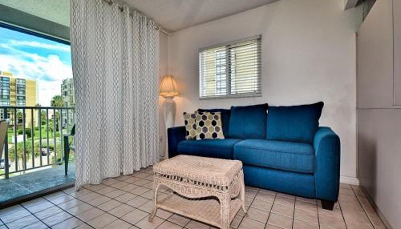Info - Bayside Condos 29 City and bay views 659